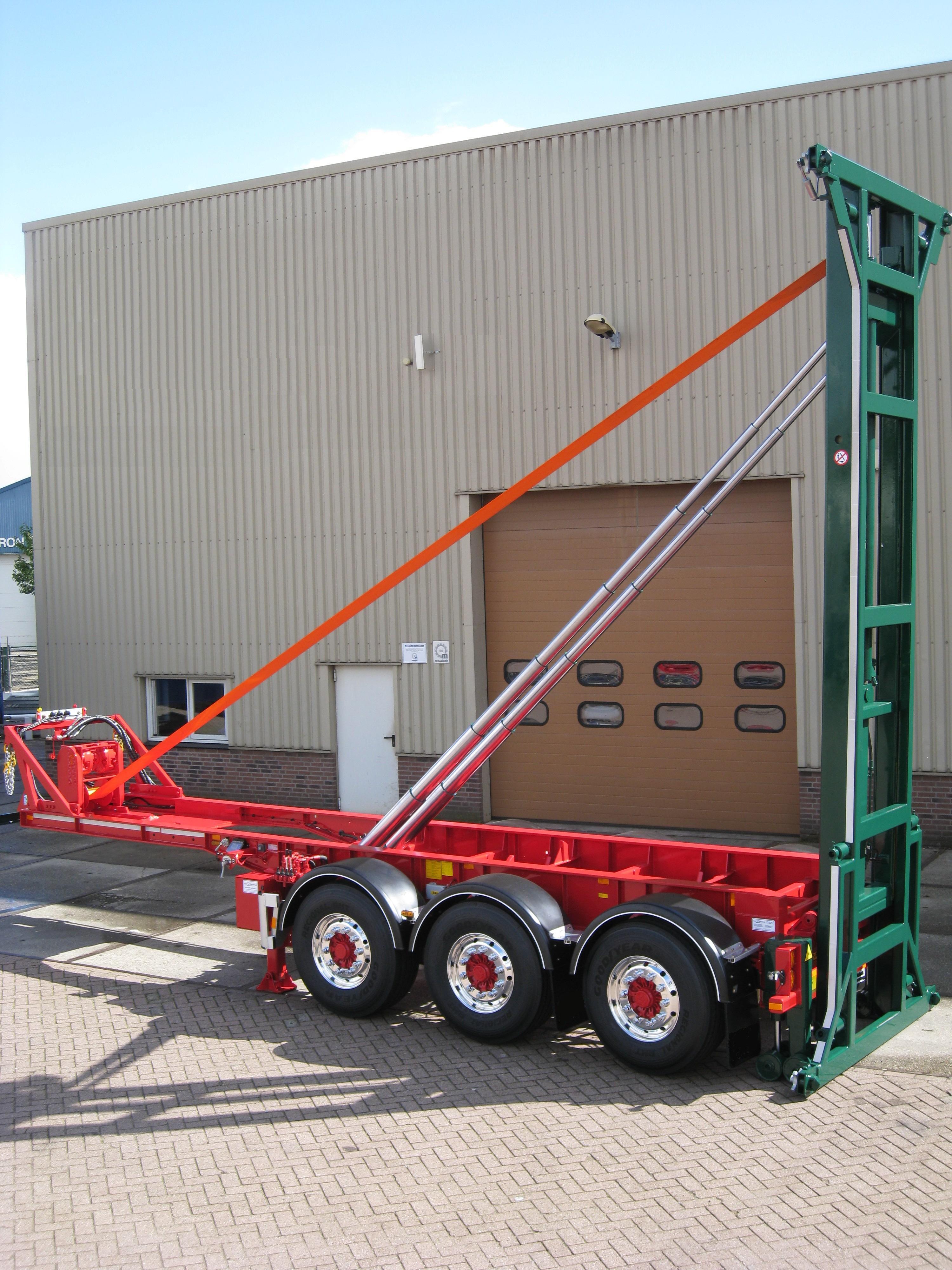 Kieptrailers voor zeecontainers, tank en silo containers.
