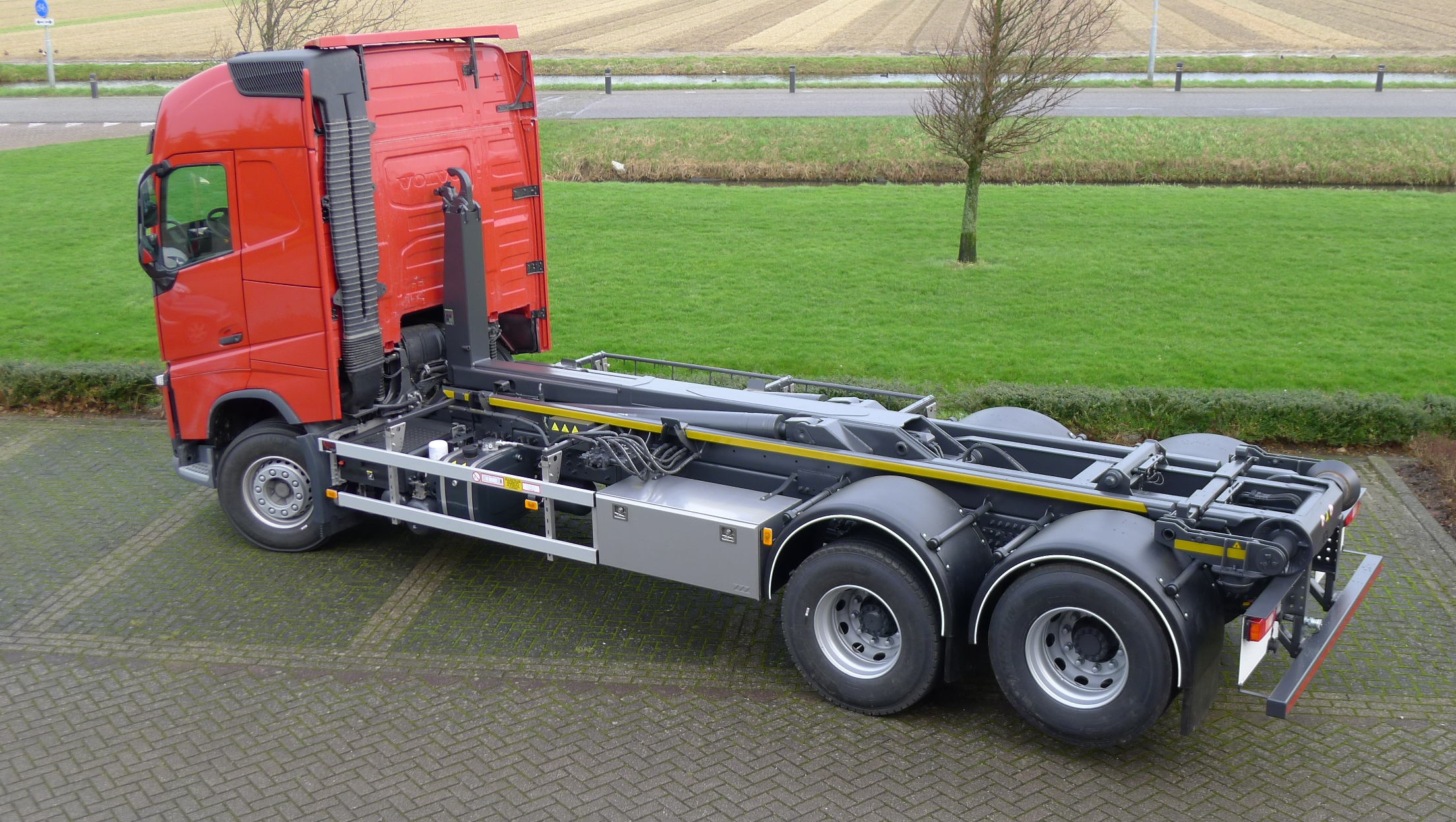 Nieuwe VDL haakarm container installatie gereed voor gebruik.